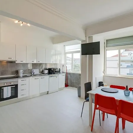 Modern 2 Bedroom With Views In Apartman Lisboa
